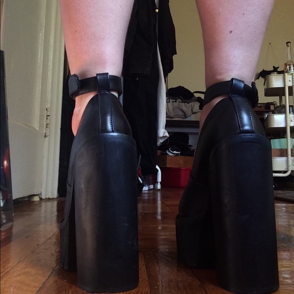 Chunky Goth Platform Heels with Removable Strap! - Picture 4 of 8